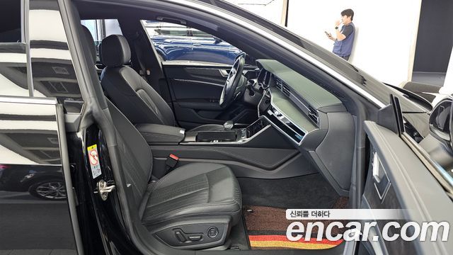 Audi A7 2021 — photo 17