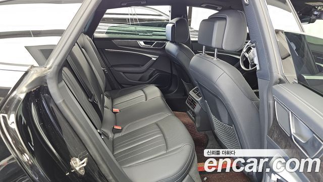 Audi A7 2021 — photo 18