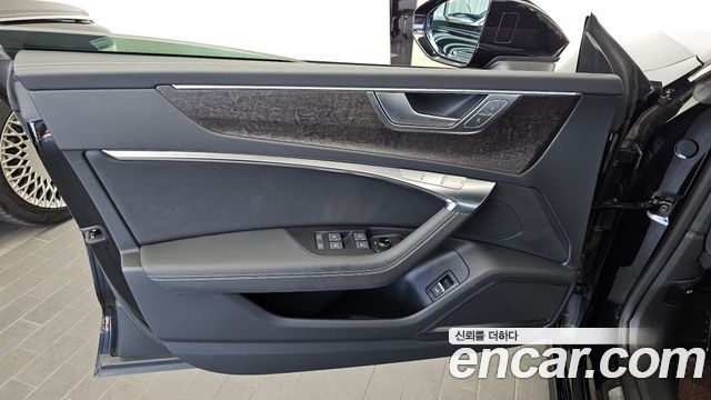 Audi A7 2021 — photo 14