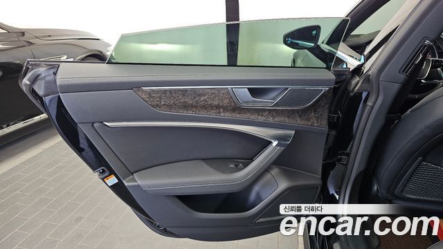 Audi A7 2021 — photo 15