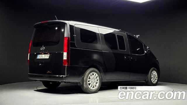 Hyundai Staria 2022 — photo 2