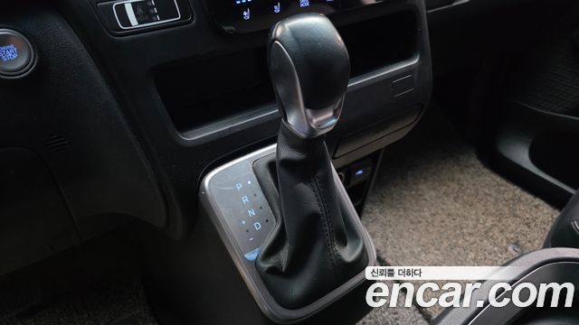 Hyundai Staria 2022 — photo 9