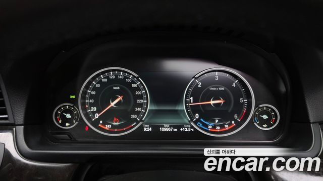 BMW 5-Series 2013 — photo 8