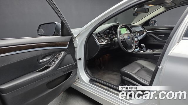 BMW 5-Series 2013 — photo 10