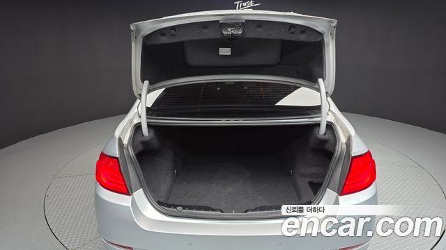 BMW 5-Series 2013 — photo 20