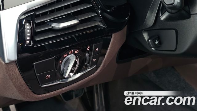 BMW Gran Turismo 2023 — photo 17