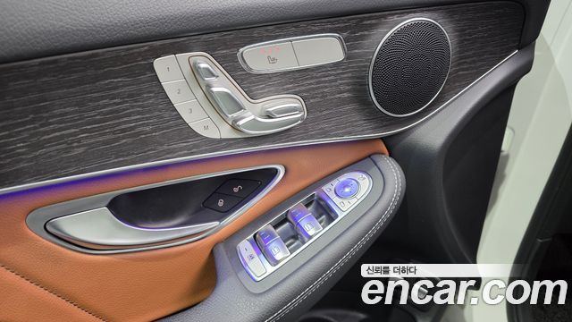 Mercedes-Benz GLC-Class 2021 — photo 28