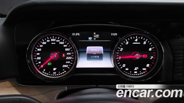 Mercedes-Benz E-Class 2018 — photo 8