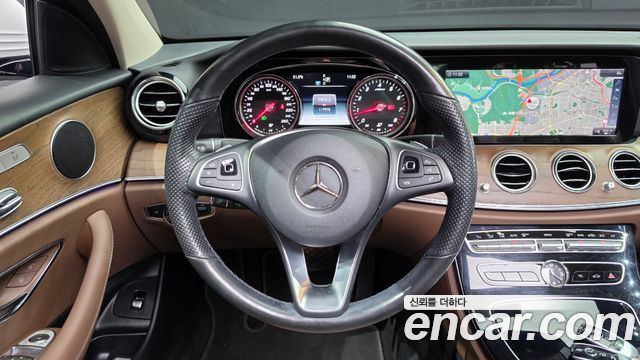 Mercedes-Benz E-Class 2018 — photo 13
