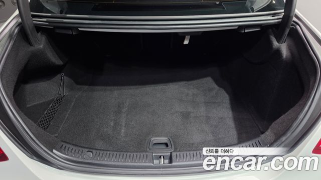 Mercedes-Benz E-Class 2018 — photo 16