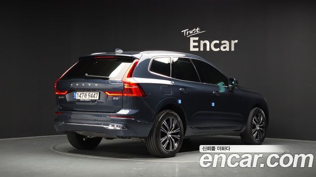 Volvo XC60 2022 — photo 2