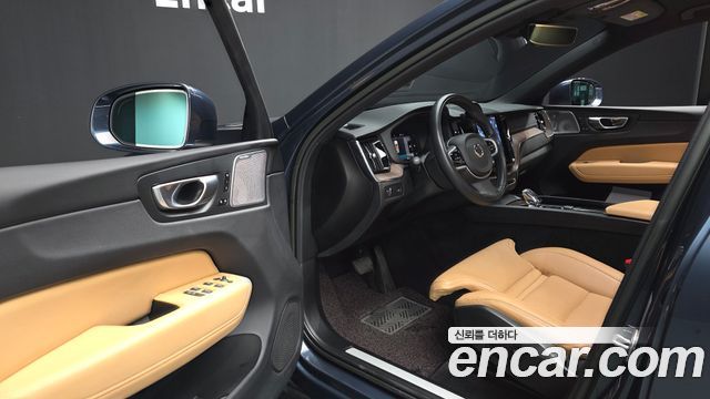 Volvo XC60 2022 — photo 13