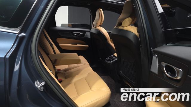 Volvo XC60 2022 — photo 17