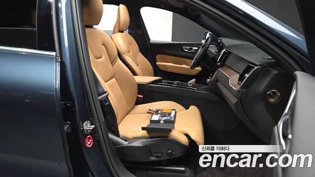 Volvo XC60 2022 — photo 18