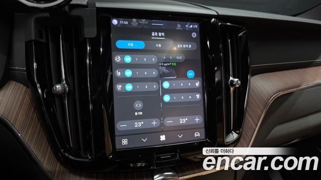 Volvo XC60 2022 — photo 24