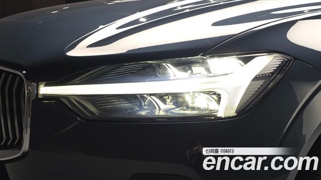Volvo XC60 2022 — photo 8