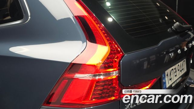 Volvo XC60 2022 — photo 9