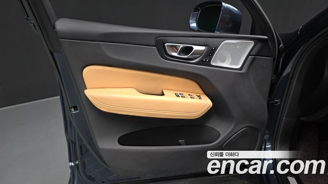 Volvo XC60 2022 — photo 14