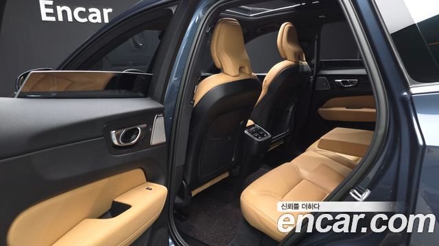 Volvo XC60 2022 — photo 16