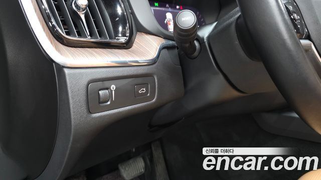 Volvo XC60 2022 — photo 28