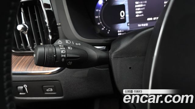 Volvo XC60 2022 — photo 29