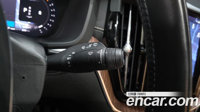 Volvo XC60 2022 — photo 30