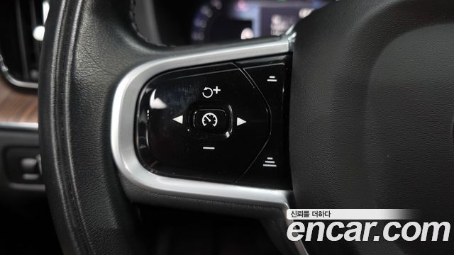 Volvo XC60 2022 — photo 34