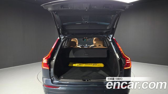 Volvo XC60 2022 — photo 35