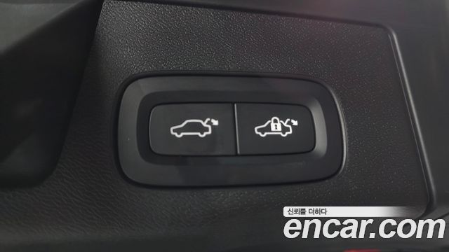 Volvo XC60 2022 — photo 36