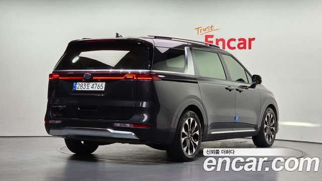 Kia Canival 2021 — photo 2