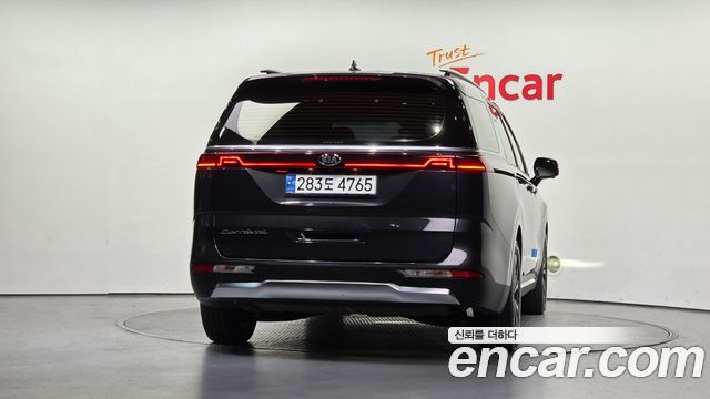 Kia Canival 2021 — photo 4
