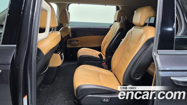 Kia Canival 2021 — photo 16