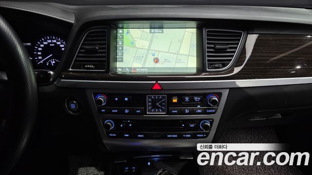 Genesis G80 2017 — photo 22