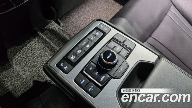 Genesis G80 2017 — photo 24