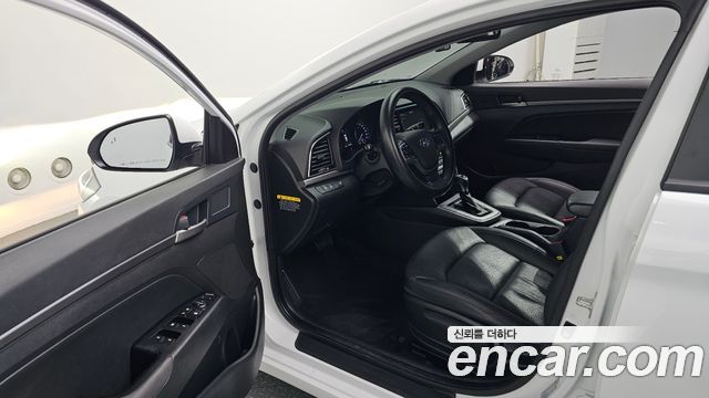 Hyundai AVANTE 2018 — photo 10
