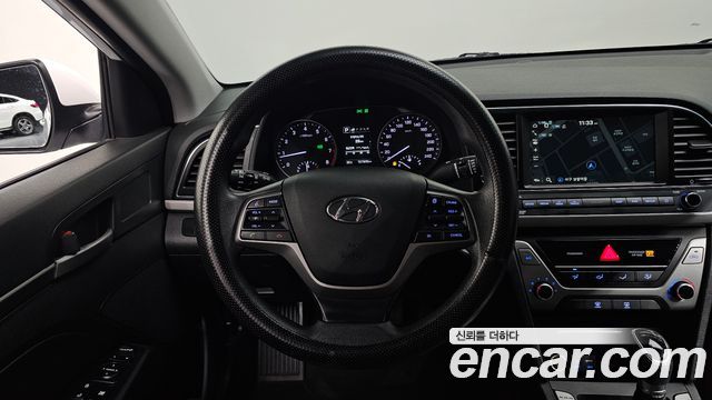 Hyundai AVANTE 2018 — photo 12