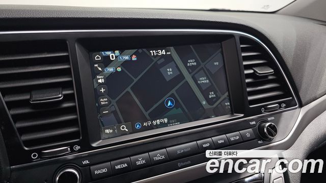 Hyundai AVANTE 2018 — photo 13