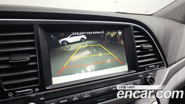 Hyundai AVANTE 2018 — photo 14