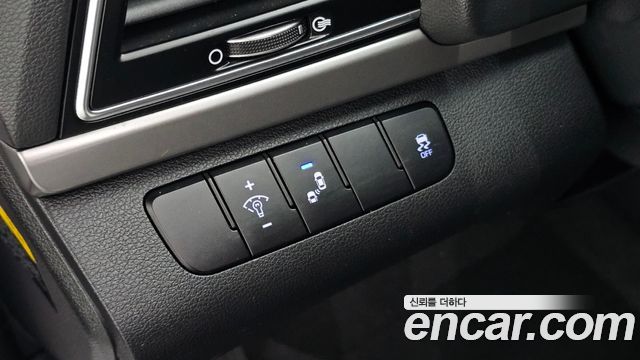 Hyundai AVANTE 2018 — photo 18