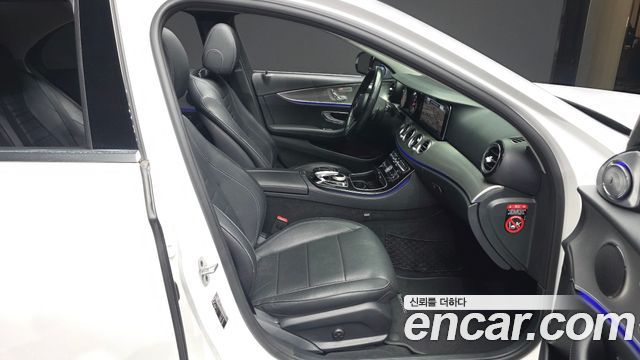 Mercedes-Benz E-Class 2019 — photo 11