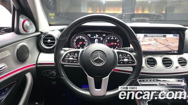 Mercedes-Benz E-Class 2019 — photo 13