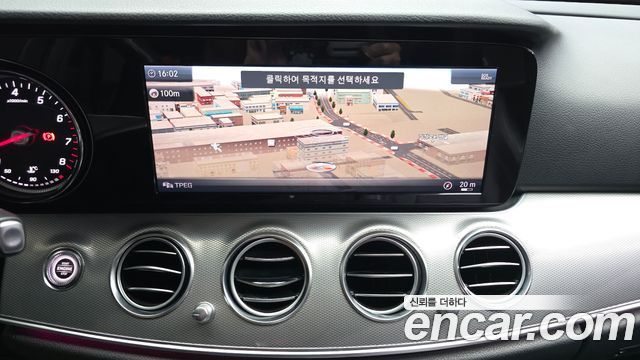 Mercedes-Benz E-Class 2019 — photo 14