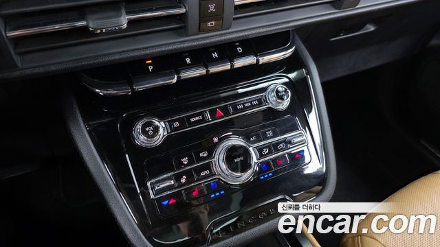 Lincoln Corsair 2022 — photo 9