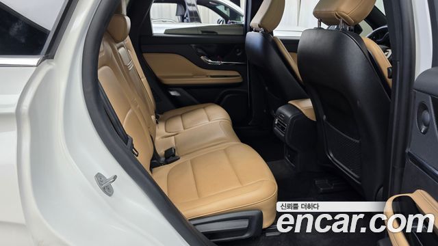 Lincoln Corsair 2022 — photo 12