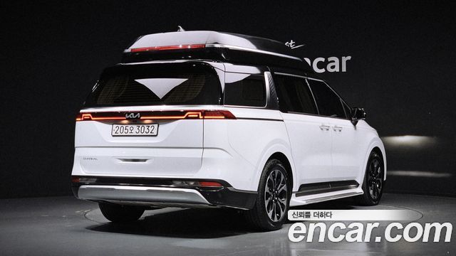 Kia Canival 2023 — photo 2