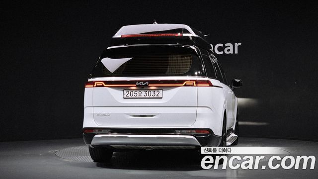 Kia Canival 2023 — photo 4
