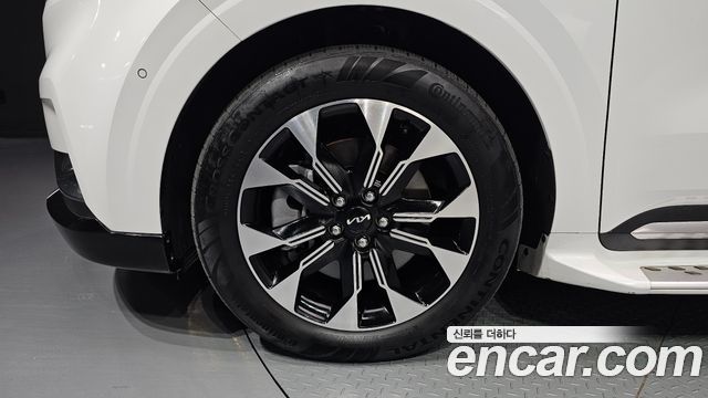 Kia Canival 2023 — photo 5