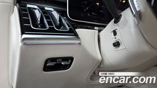 Mercedes-Benz S-Class 2024 — photo 28