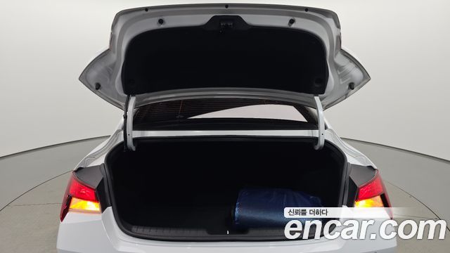 Hyundai AVANTE 2021 — photo 31