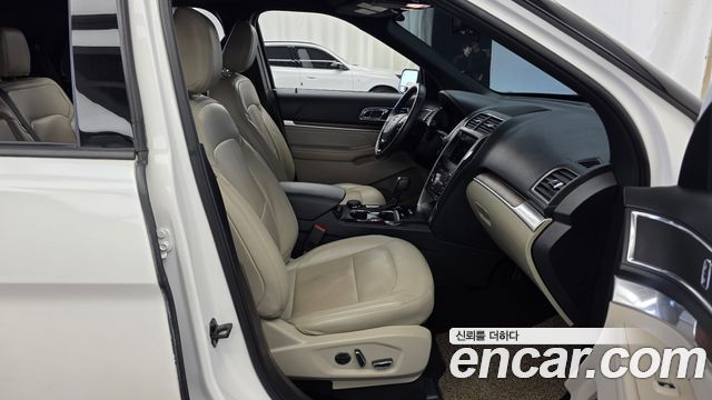 Ford Explorer 2018 — photo 17